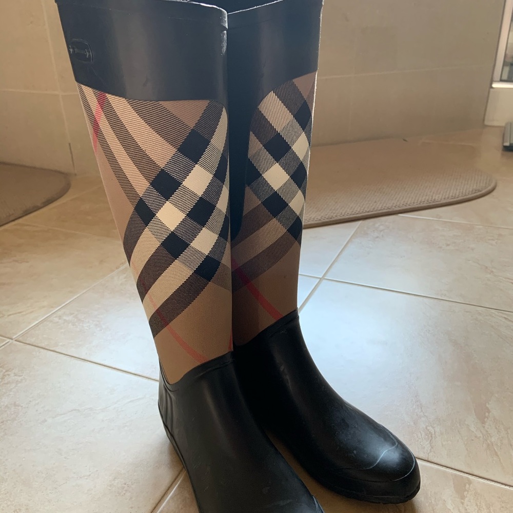 Burberry boots